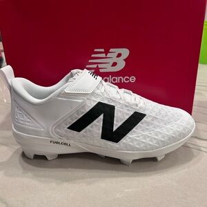 New Balance FuelCell 4040 v8 Molded Cleats in White